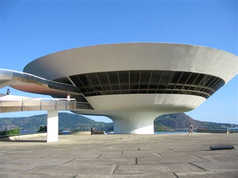 Oscar Niemeyer's Brasília: A Visionary Capital Built on Ideals and Controversy